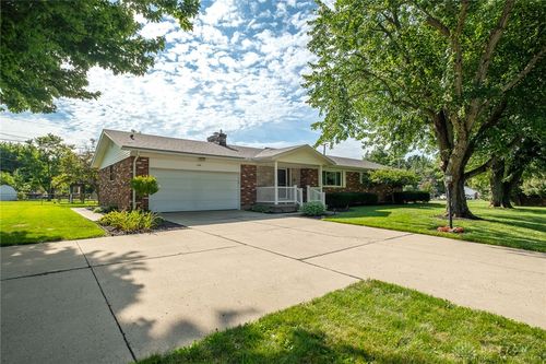 2250 Banyon Dr, Beavercreek, OH, 45431-2608 | Card Image