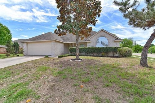 502 Wild Springs Dr, Midlothian, TX, 76065-6910 | Card Image