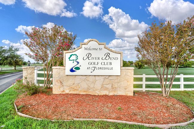 201 Legendary Trail Loop, House other with 5 bedrooms, 3 bathrooms and null parking in Floresville TX | Image 36
