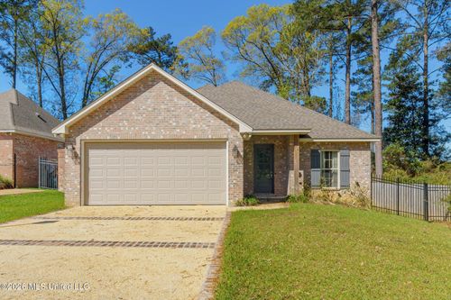 46 Canal Dr, Hattiesburg, MS, 39402-2924 | Card Image