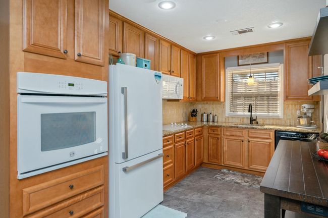 Kitchen | Image 10