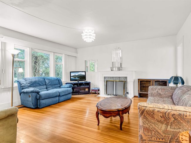 5525 Larch Street, House other with 3 bedrooms, 2 bathrooms and 2 parking in Vancouver BC | Image 2
