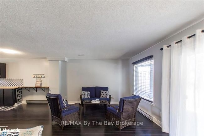 8 - 39 28th St S, Condo with 3 bedrooms, 2 bathrooms and 1 parking in Wasaga Beach ON | Image 11