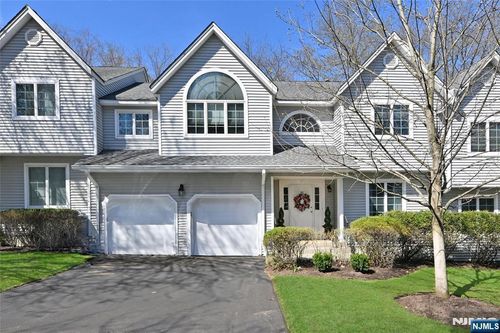 15 Drake Dr, Hillsdale, NJ, 07642-2454 | Card Image