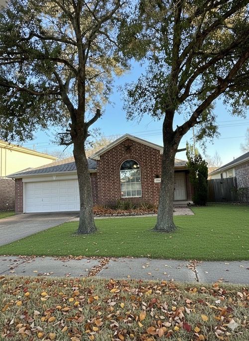 2882 Sun River Ln, Dickinson, TX, 77539-4177 | Card Image