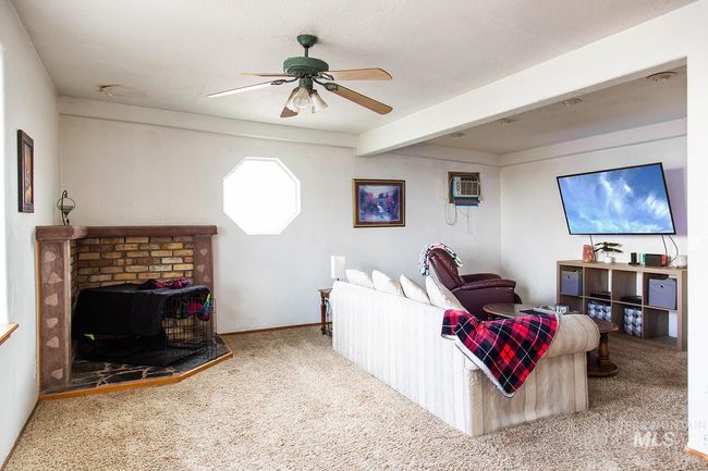 134 Maple Ave, Home with 2 bedrooms, 1 bathrooms and 2 parking in Hansen ID | Image 11