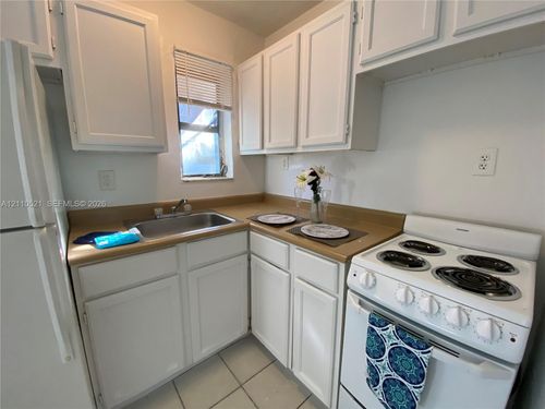 3-2228 Grant St, Hollywood, FL, 33020-3467 | Card Image