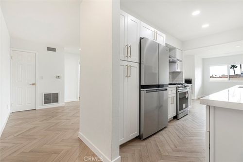 unit-201-570 W Stocker St, Glendale, CA, 91202-2234 | Card Image