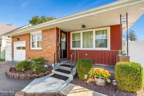65 Rose Ct, Albany, NY, 12209-1318 | Card Image