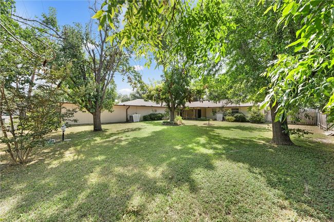 524 E Avenue D, House other with 4 bedrooms, 4 bathrooms and 2 parking in Rosebud TX | Image 15