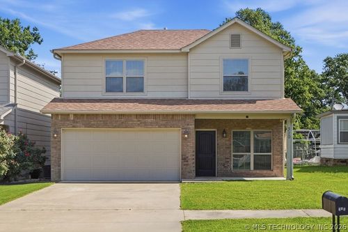 310 4th St, Claremore, OK, 74017-7439 | Card Image