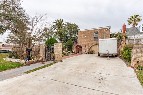 4924 Avenue P 1/2, Galveston, TX, 77551-5245 | Card Image