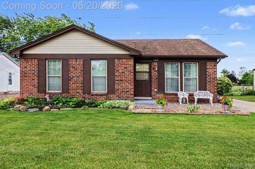 19055 Hyde Park Dr, Woodhaven, MI, 48183-4315 | Card Image