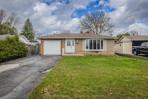 519 Nelson Court, Milton, ON, L9T3A7 | Card Image