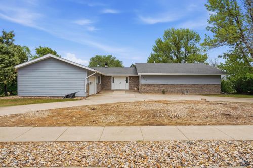 810 Dorothy St, Wall, SD, 57790-6127 | Card Image