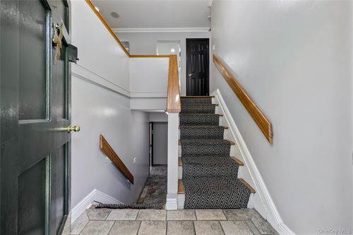49 N Lorna Ln, Suffern, NY, 10901-7130 | Card Image