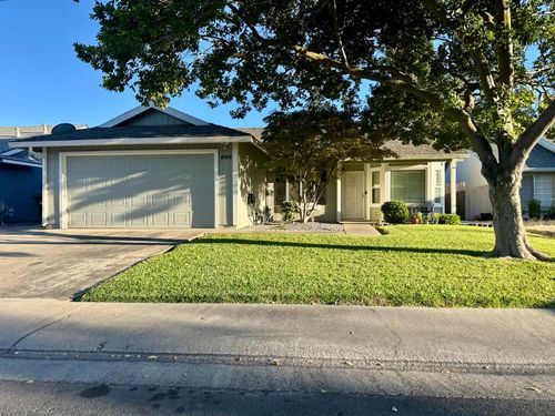 8152 Scenic Hills Way, Sacramento, CA, 95828-5773 | Card Image