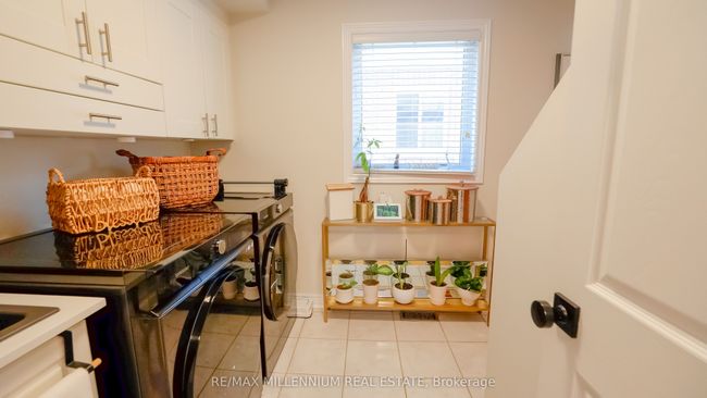 695 Poplar Rd, House other with 2 bedrooms, 4 bathrooms and 2 parking in Milton ON | Image 17