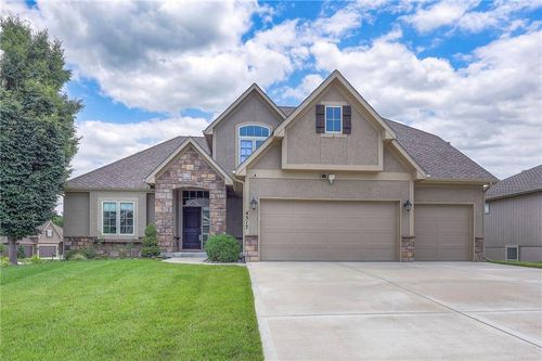 4517 N Sienna Rdg, Riverside, MO, 64150 | Card Image