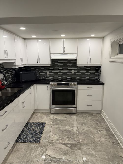 bsmt-41 Knotty Pine Trail, Thornhill, ON, L3T3W5 | Card Image