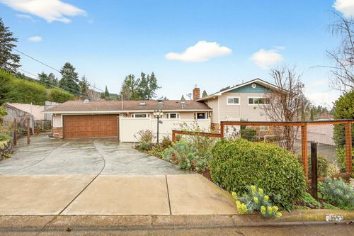 1059 Terra Ave, Ashland, OR, 97520-3563 | Card Image