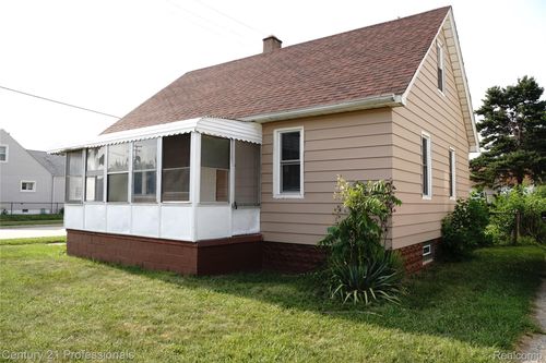 7003 Paige Ave, Warren, MI, 48091-2649 | Card Image