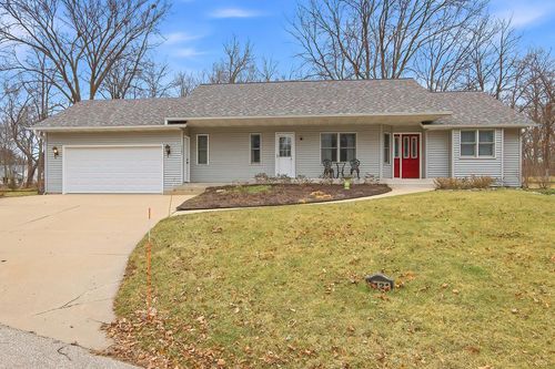 1121 Rolling Ln, Lake Geneva, WI, 53147-2333 | Card Image