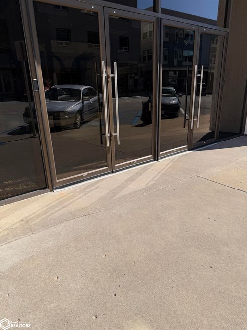 500-320 N 3rd Streets, Burlington, IA, 52601 | Card Image