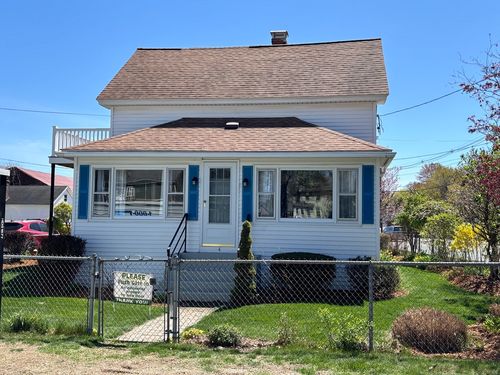 4 Central Ave, Northbridge, MA, 01534-1221 | Card Image