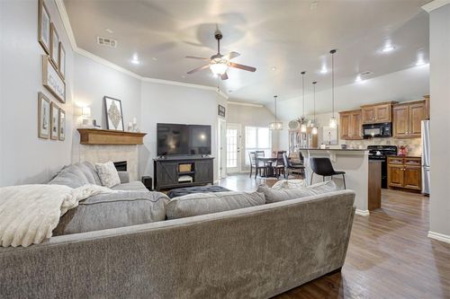 7520 Meadow Lake Drive, Yukon, OK, 73099 | Card Image