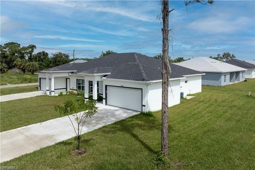 702 Broadway Ave, LEHIGH ACRES, FL, 33972 | Card Image