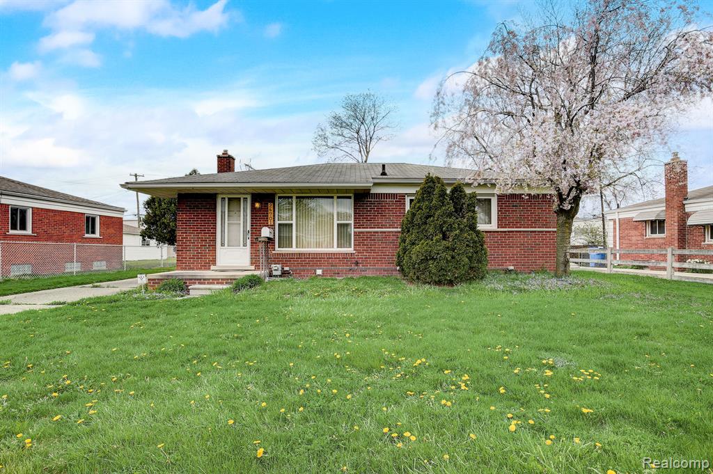 Cottage Ln, Warren, MI 48089