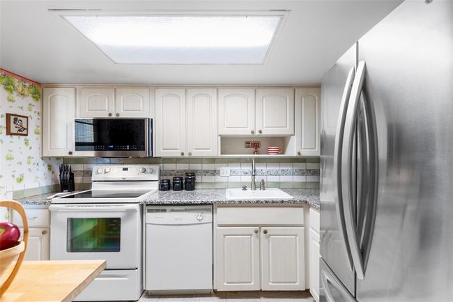 KITCHEN | Image 16