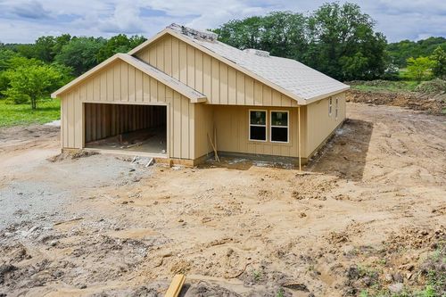 25512 Metro Ave, Tonganoxie, KS, 66086-3242 | Card Image