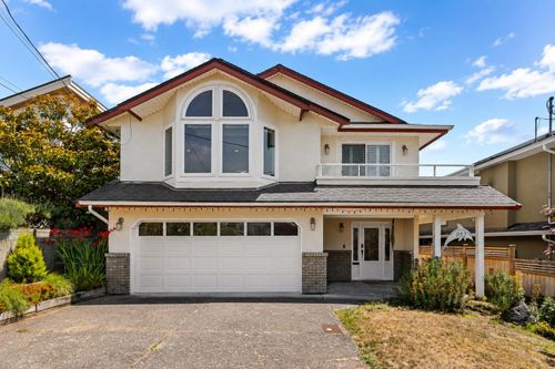 952 Kent St, White Rock, BC, V4B4T1 | Card Image