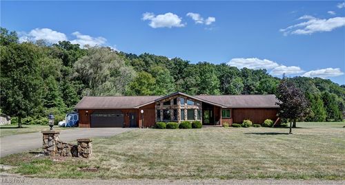 5747 Middle Run Rd Nw, Dover, OH, 44622-7657 | Card Image