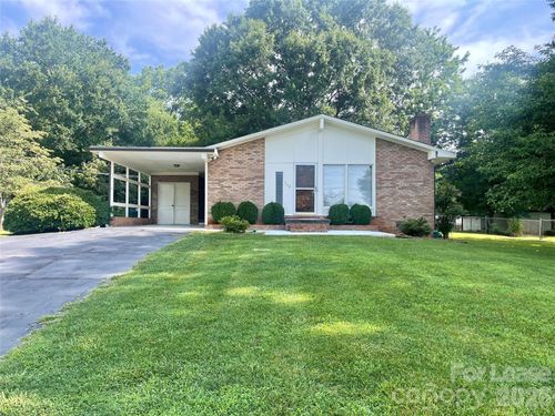 402 E L St, Newton, NC, 28658-2622 | Card Image