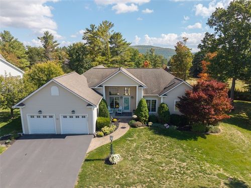 5541 Jones Way, Canandaigua, NY, 14424-8872 | Card Image