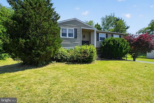 4844 Pine Grove Cir, Allentown, PA, 18106-9404 | Card Image