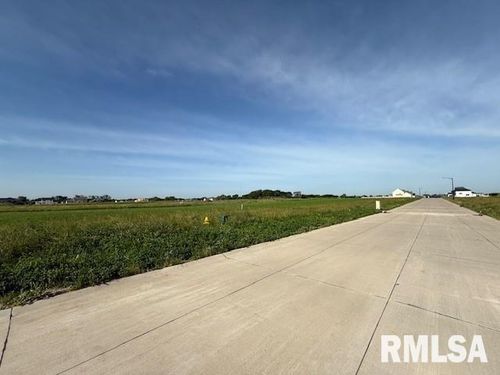 6819 Meghan Ave, Bettendorf, IA, 52722-6448 | Card Image