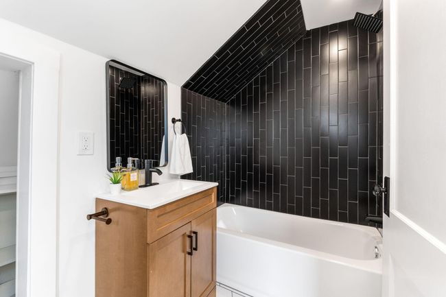 206 W Columbus St, House other with 4 bedrooms, 2 bathrooms and null parking in Lithopolis OH | Image 26