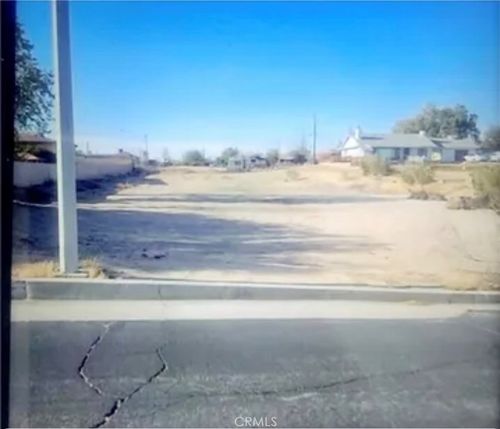 16286 Cabrillo Dr, Victorville, CA, 92395-4008 | Card Image