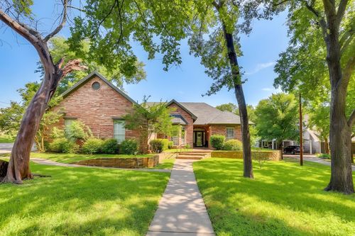 718 W Couts St, Weatherford, TX, 76086-5181 | Card Image