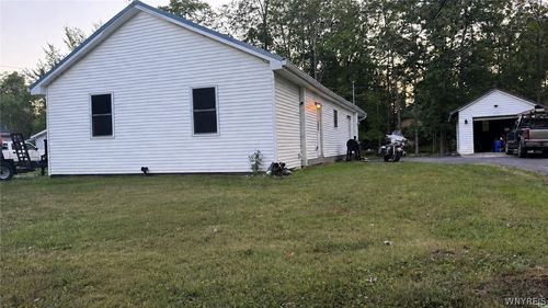 9378 Lemon St, Angola, NY, 14006-9236 | Card Image