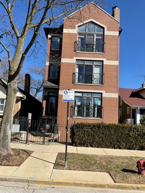1-7325 N Oakley Avenue, Chicago, IL, 60645 | Card Image
