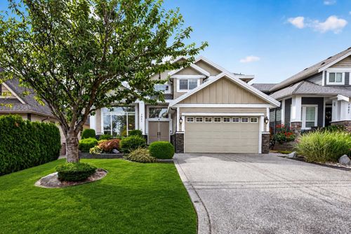 7041 198a St, Langley, BC, V2Y3H6 | Card Image