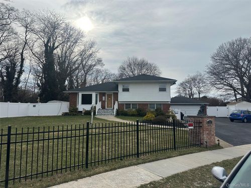 12 Parkdale Dr, Farmingdale, NY, 11735-6715 | Card Image