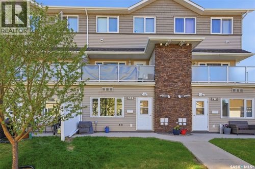 703-1022 Hampton Cir, Saskatoon, SK, S7R0K3 | Card Image