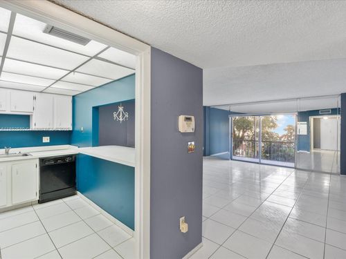 apt-306-4172 Inverrary Dr, Lauderhill, FL, 33319-4574 | Card Image