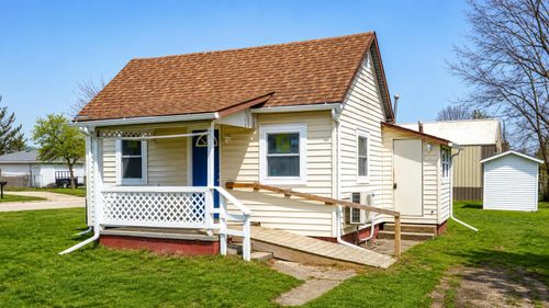307 S East St, Knox, IN, 46534-1520 | Card Image